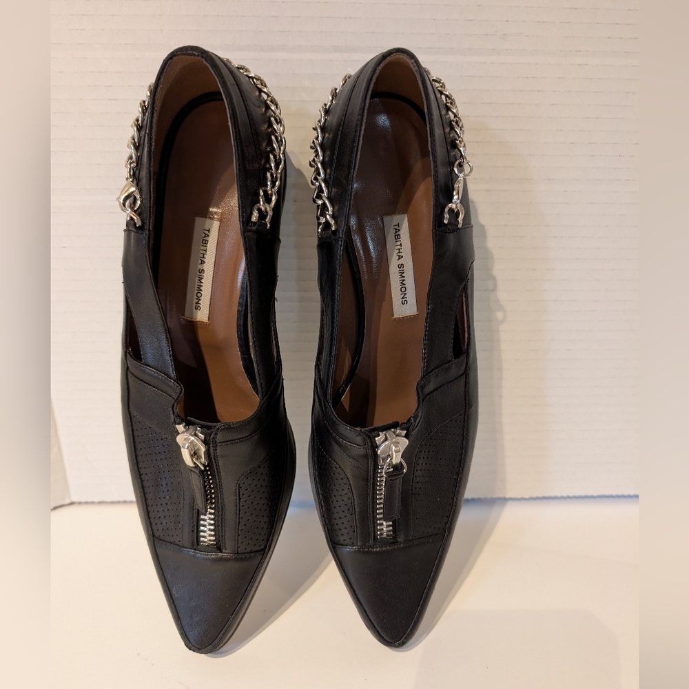 Tabitha Simmons Black Pump w Zipper & Chain Detail. EU Sz.40 Leather Made In Ita - Picture 2 of 16